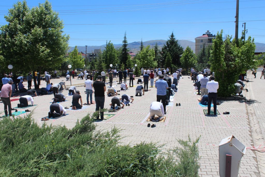 OSB Camii’de Cuma Namazı Kılındı