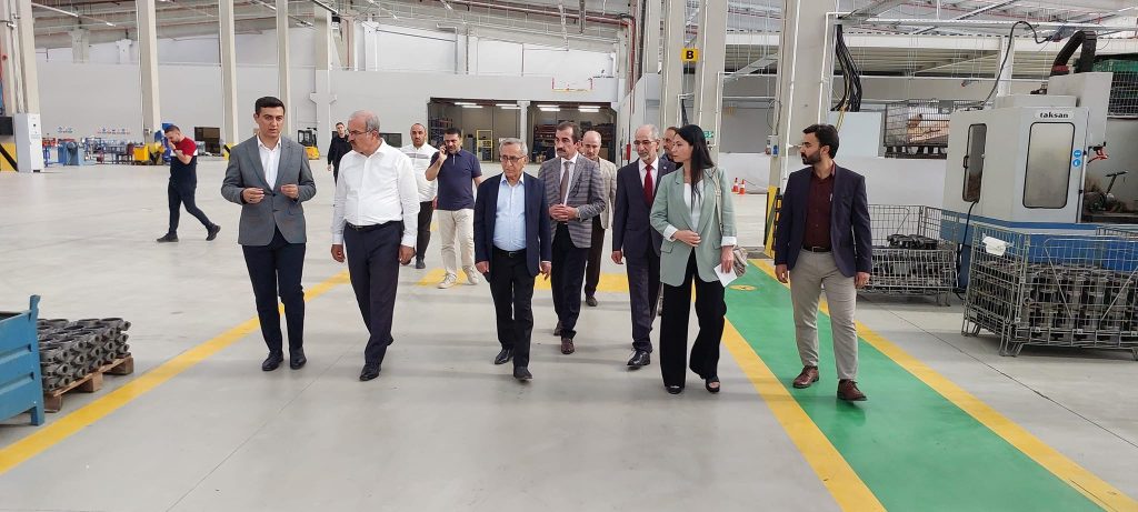 Vali Ömer Toraman OSB’de faaliyet gösteren Bader Motor ve Red Colour Firmalarını Ziyaret Etti