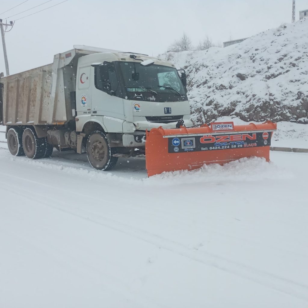 Elazığ OSB’de Kar Temizliği Çalışmaları Başladı