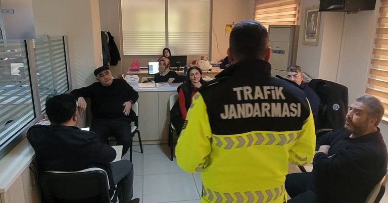 “Trafik Kuralları Hayat Kurtarır” konularıyla ilgili bilgilendirme yapıldı.