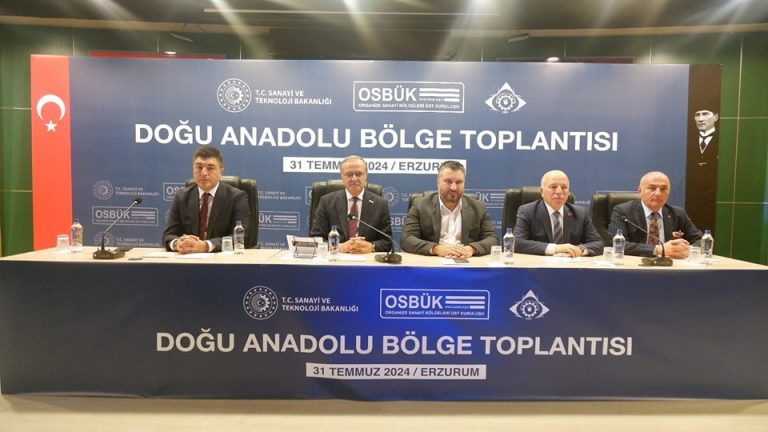 Yönetim Kurulu Başkanımız Suat Öztürk Osbük’ün düzenlemiş olduğu Doğu Anadolu Bölge toplantısına Elazığ Ticaret ve Sanayi Odası Başkanı İdris Alan ile birlikte katıldı.