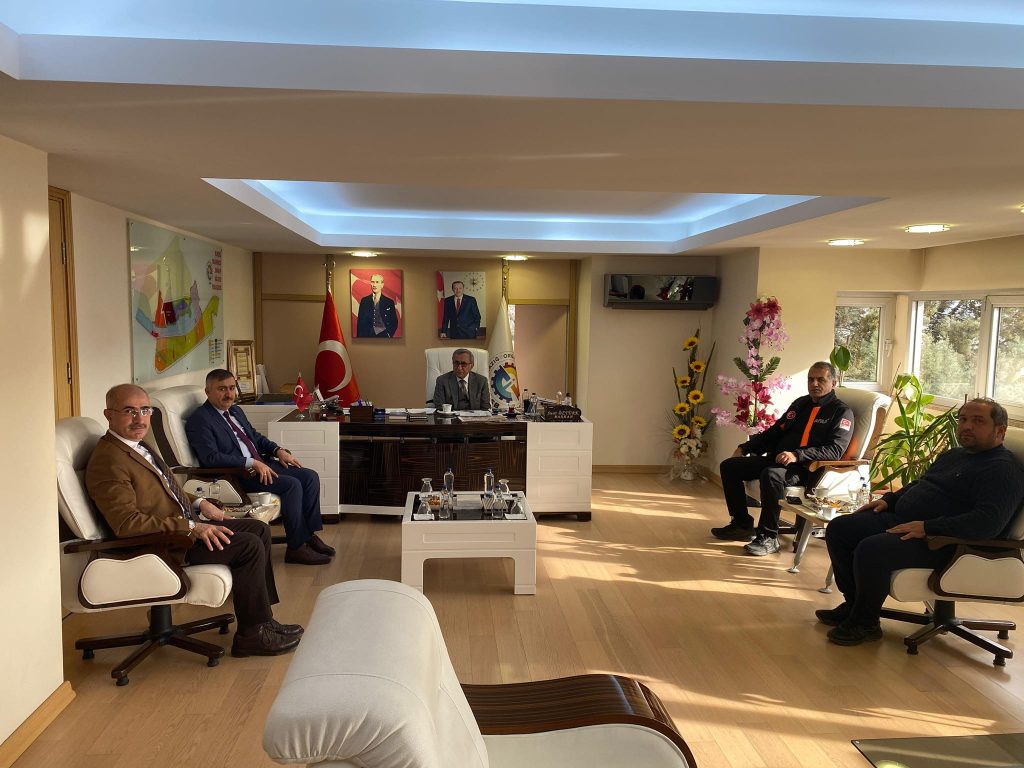 Vali Yard. Oltan Bayraktar ve Beraberindeki Heyet’ten Başkanımız Suat Öztürk’e Ziyaret